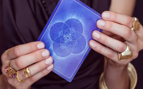 how to wear tarot shaped necklace stylish spiritul style tips