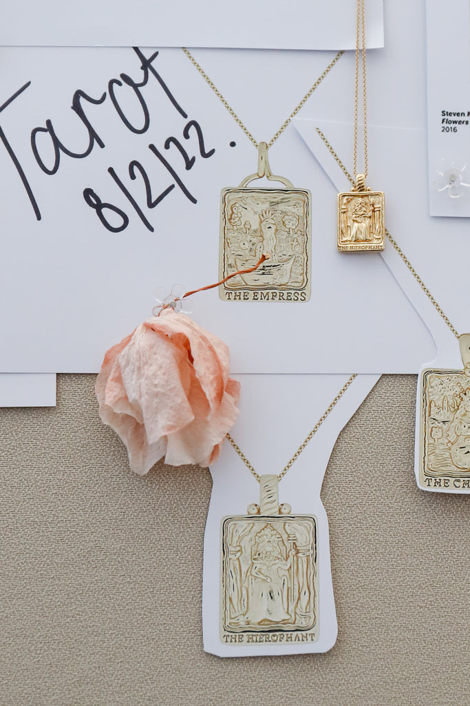 How to choose a tarot necklace? Tips from jewelry experts!