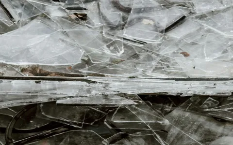 Biblical meaning of broken glass in a dream How to interpret it？