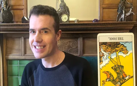 How to interpret the fool reversed tarot？ A simple guide for beginners!