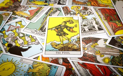 What kind of tarot questions work best？ Insights from tarot readers