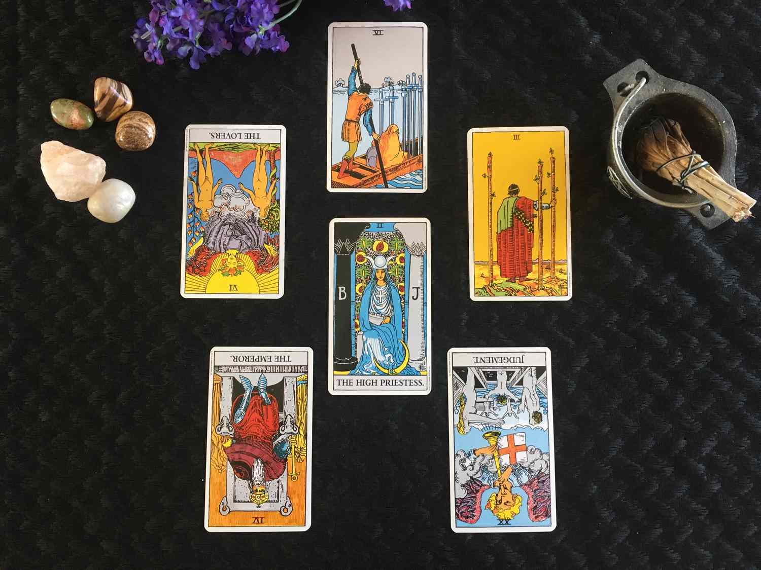 How to do a pentagram tarot spread? 5 steps to get started!