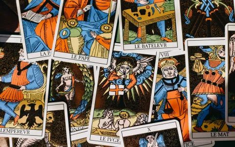 How to use love tarot deck？ 5 tips for accurate readings!