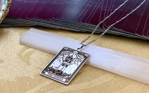 How to choose a tarot necklace？ Tips from jewelry experts!