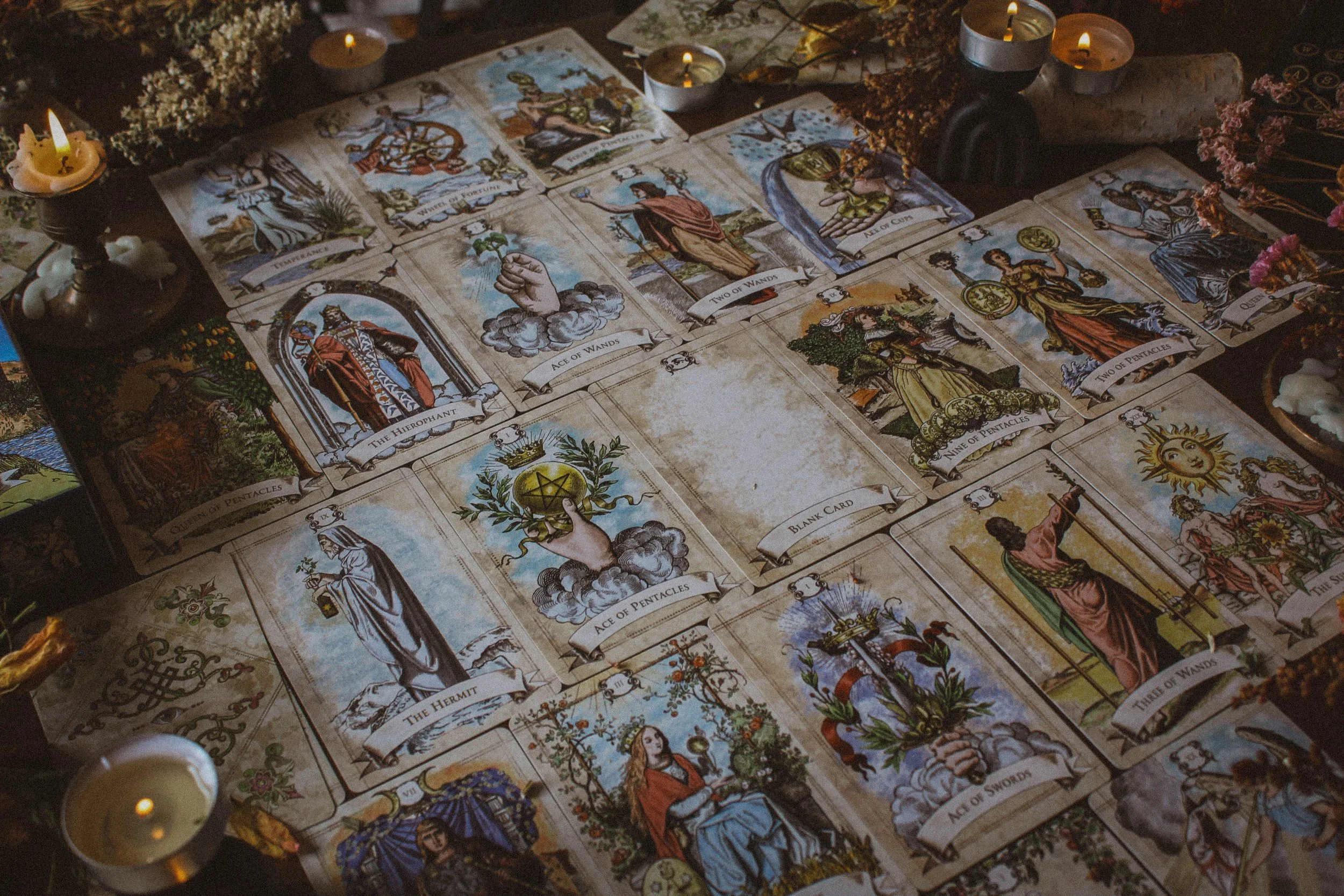 Are blank tarot cards worth it？ 3 reasons to consider them!