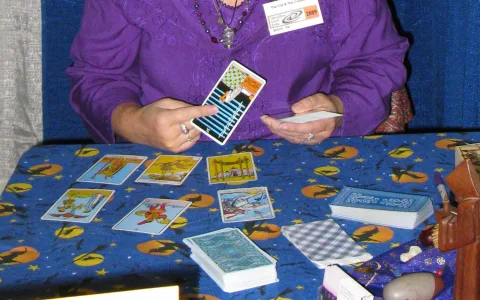 How to pick tarot cards that suit you？ Key points revealed!