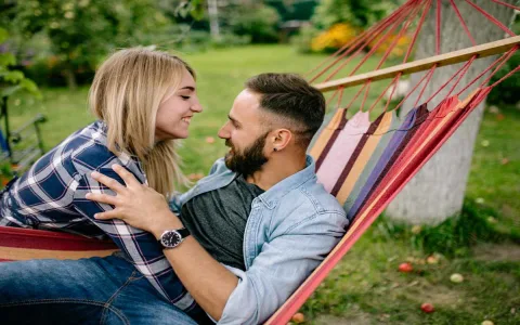 How does a Virgo woman in love with a Cancer man handle their relationship？