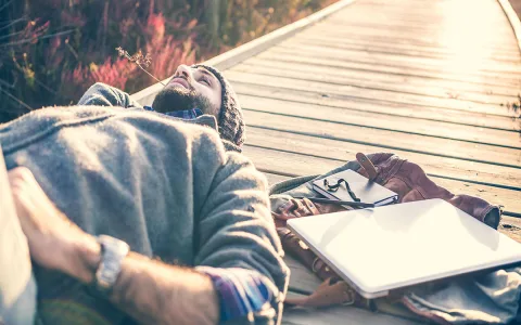 Why is he hiding the signs of virgo man in love with you？ Understand his shy personality!