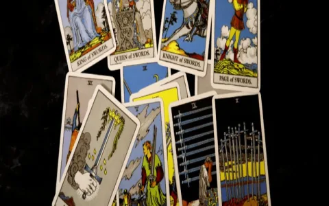 Whats suit in tarot deck nyt？