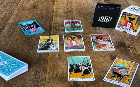 The Modern Witch Tarot Deck Review (Is This the Best Deck for You Today？)
