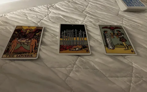 Find free online tarot card reading Llewellyn (See it here)