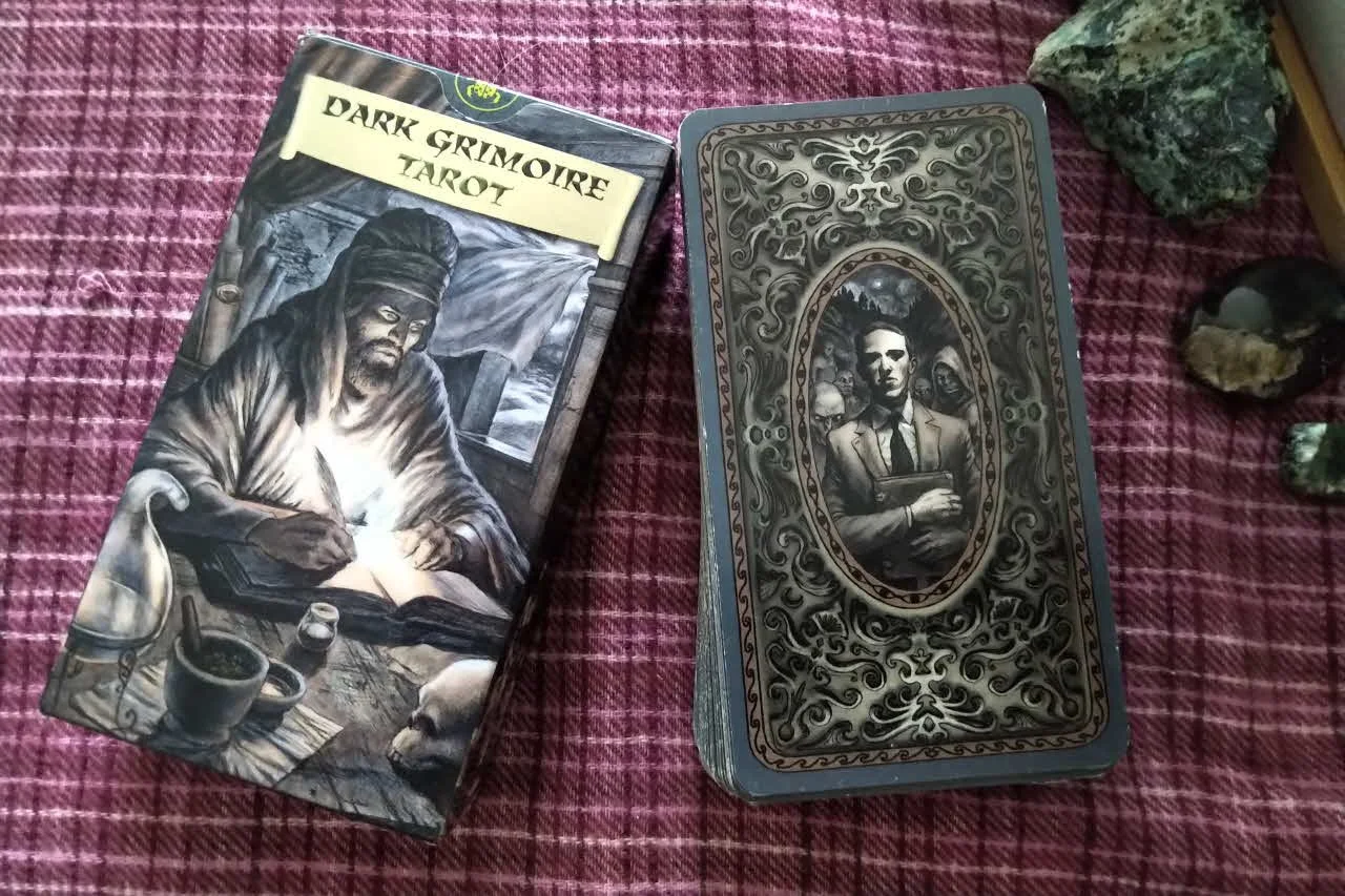 Why Choose a Dark Grimoire Tarot Book for Readings？