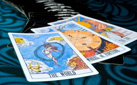 Can You Really Read Do It Yourself Tarot Spreads？ (Yes, Try These 3 Tips)